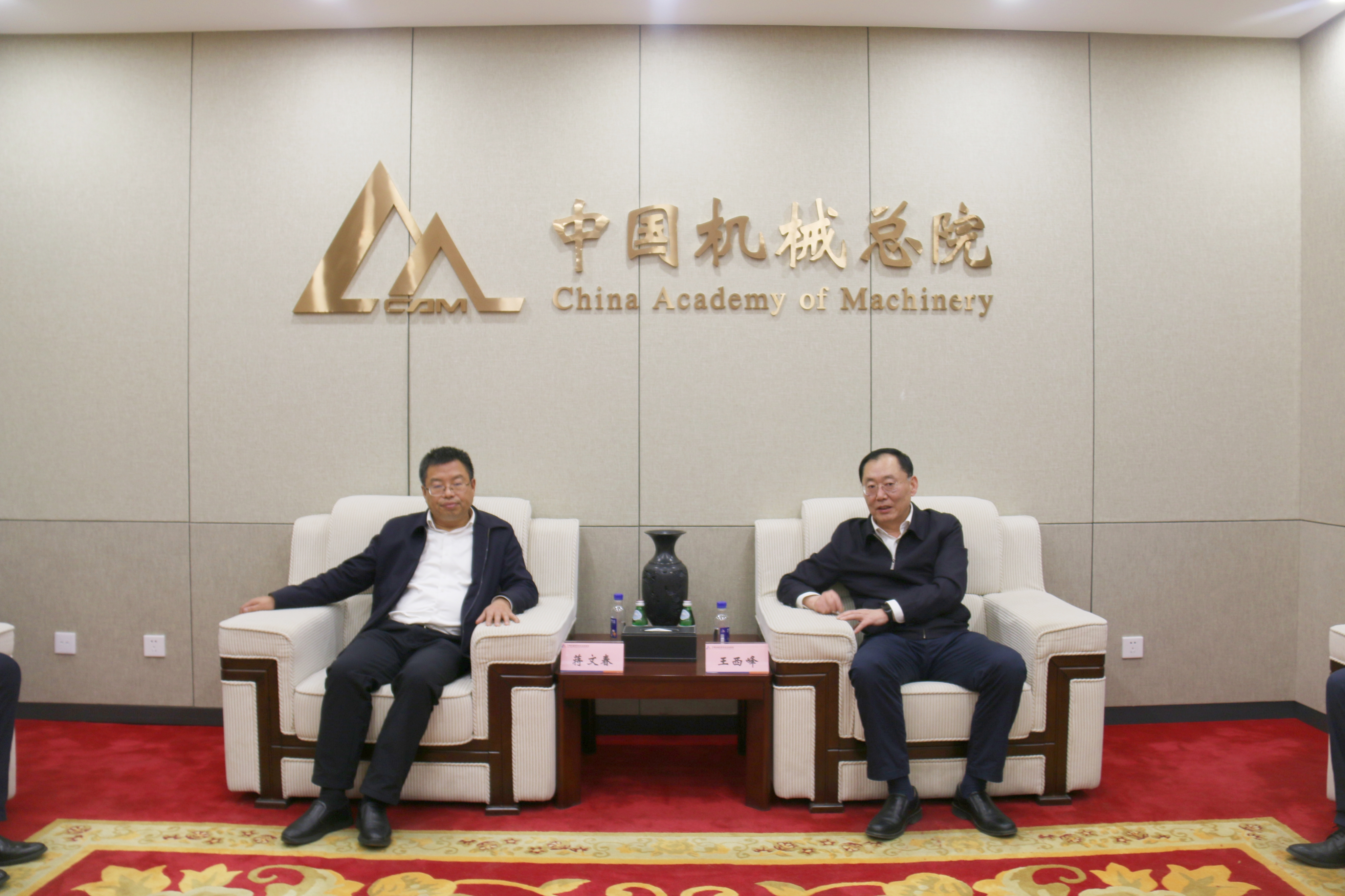 1.會(huì )見(jiàn)照片.jpg 1.會(huì )見(jiàn)照片.jpg